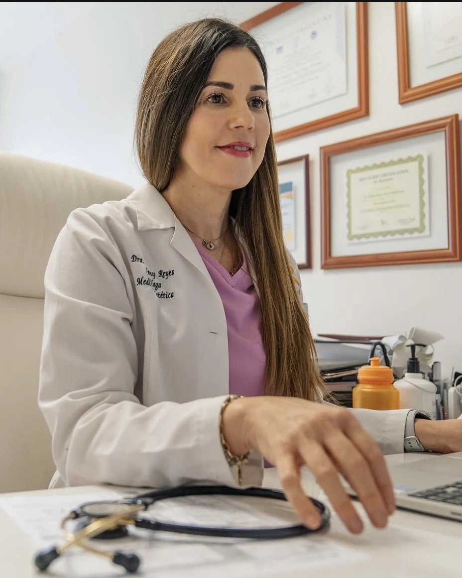 Dra. Zaidany Reyes en su consultorio